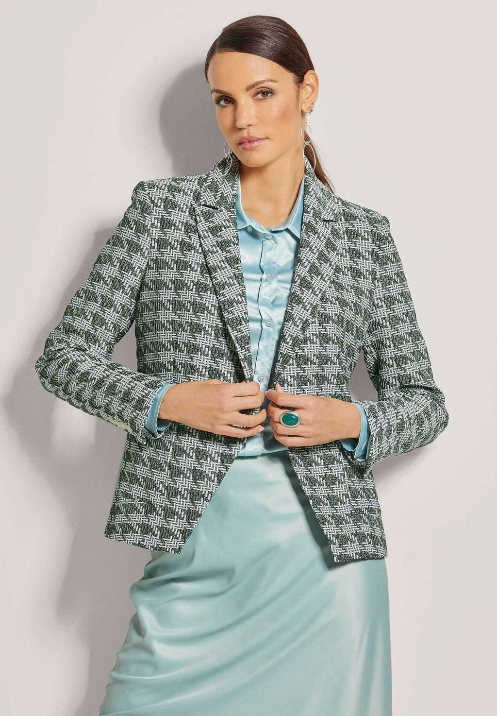 Блейзер ZWEIREIHIGER MADELEINE, светло-зеленый
Блейзер ZWEIREIHIGER MADELEINE, светло-зеленый