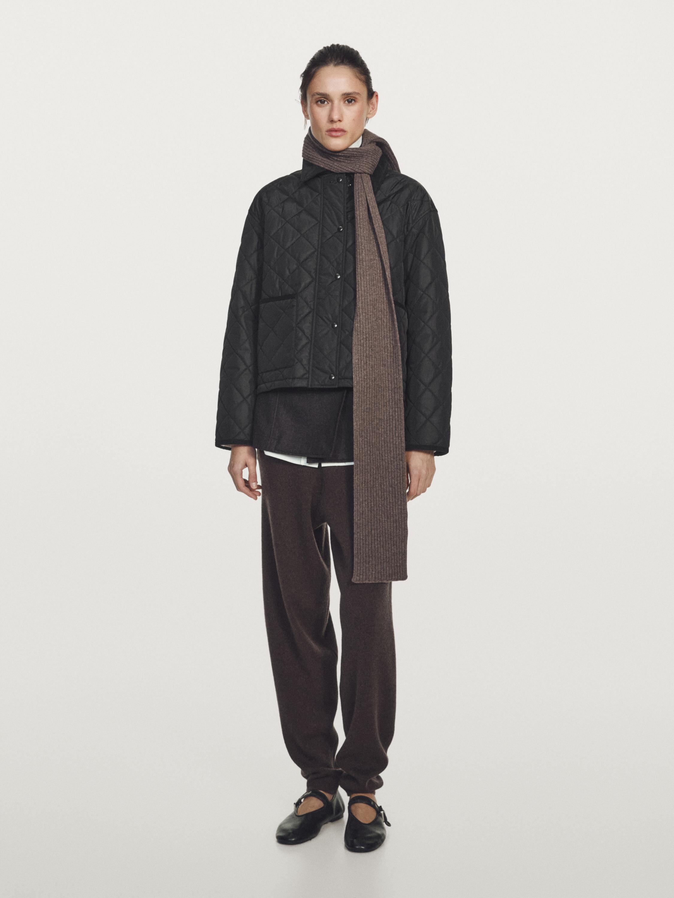 Короткая легкая водоотталкивающая куртка-пуховик с вельветовой отделкой Massimo Dutti, черный
Короткая легкая водоотталкивающая куртка-пуховик с вельветовой отделкой Massimo Dutti, черный