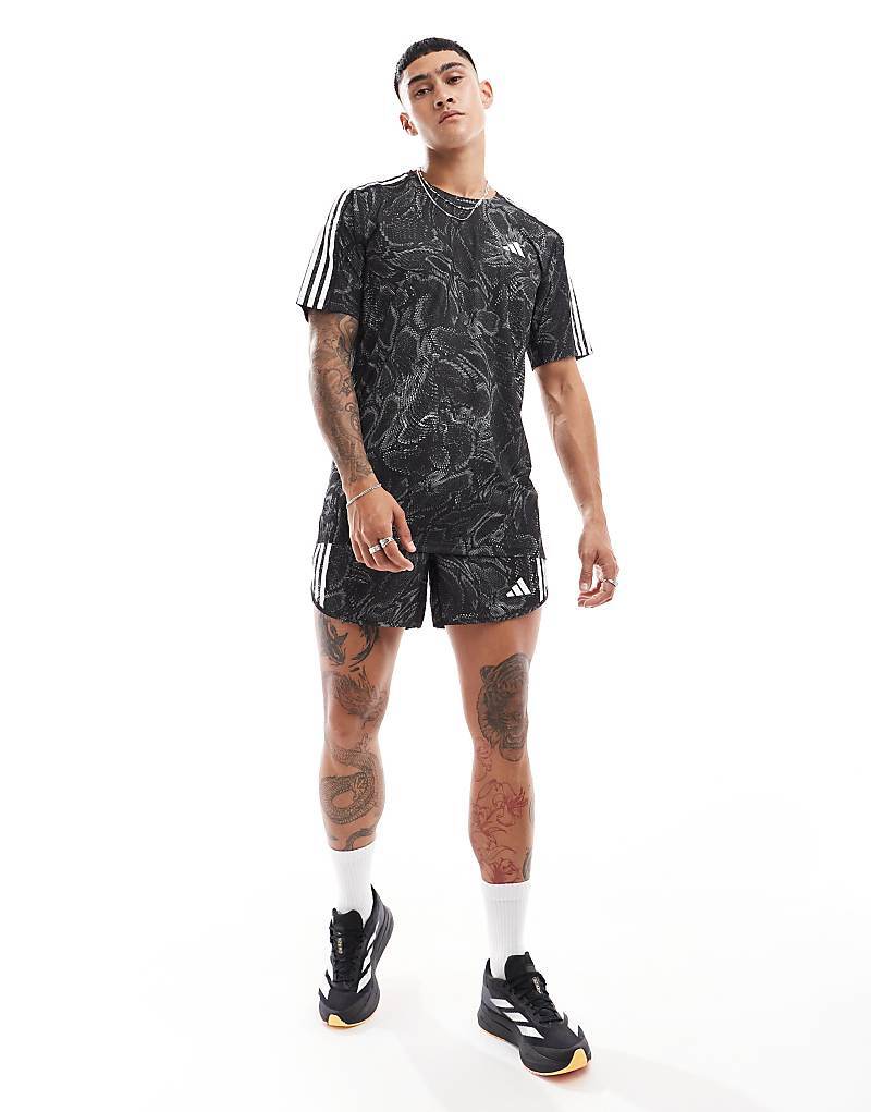 Футболка с принтом adidas Running Own The Run
Футболка с принтом adidas Running Own The Run