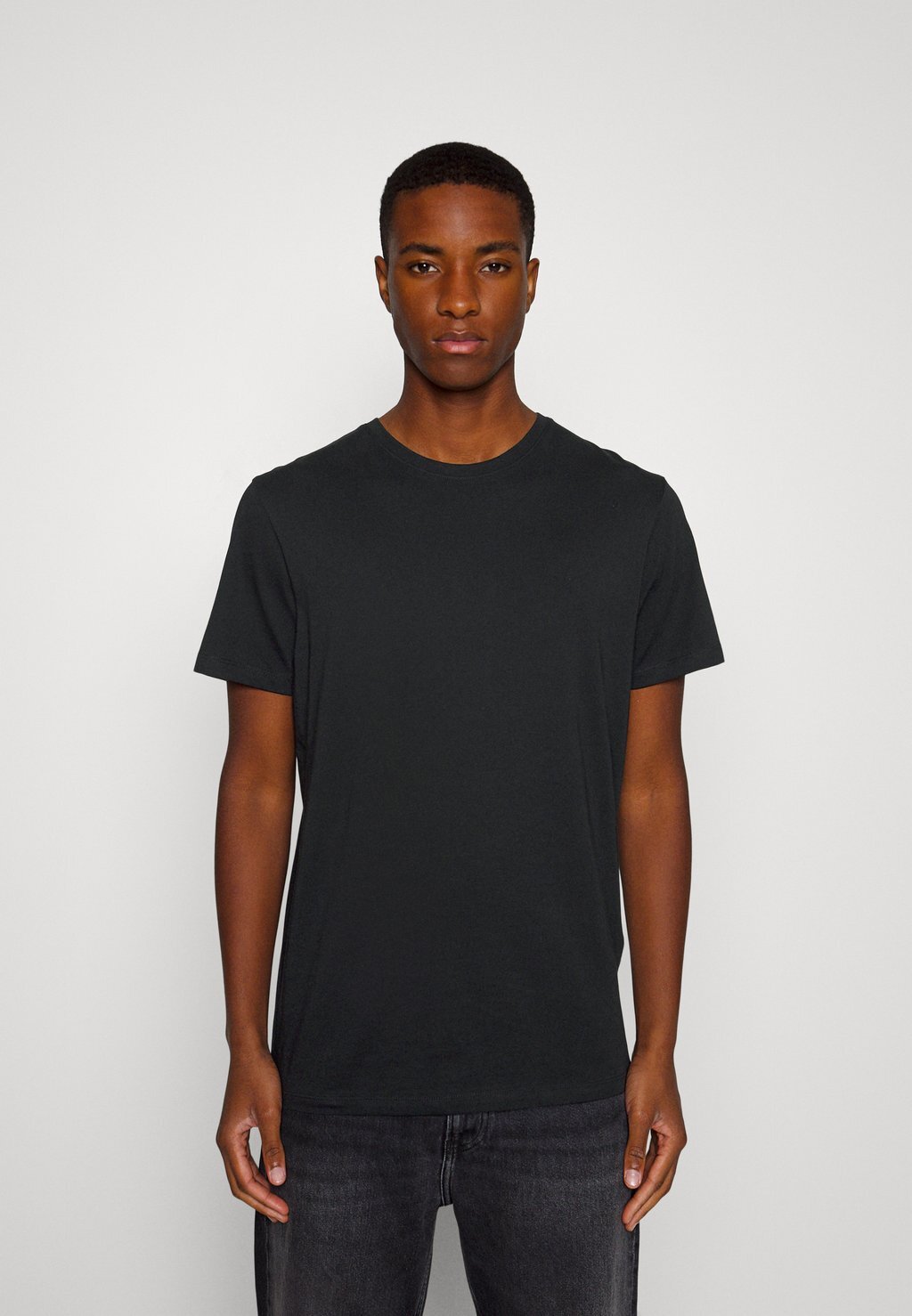 Базовая футболка Slhaspen Ss O Neck W Noos Selected, черный
Базовая футболка Slhaspen Ss O Neck W Noos Selected, черный