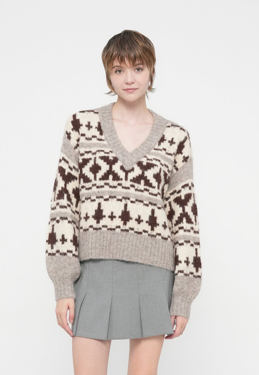 Джемпер Object OBJAZTEC MILU PULLOVER, Humus/Cloud Dancer/Seal Brown/Sand
Джемпер Object OBJAZTEC MILU PULLOVER, Humus/Cloud Dancer/Seal Brown/Sand