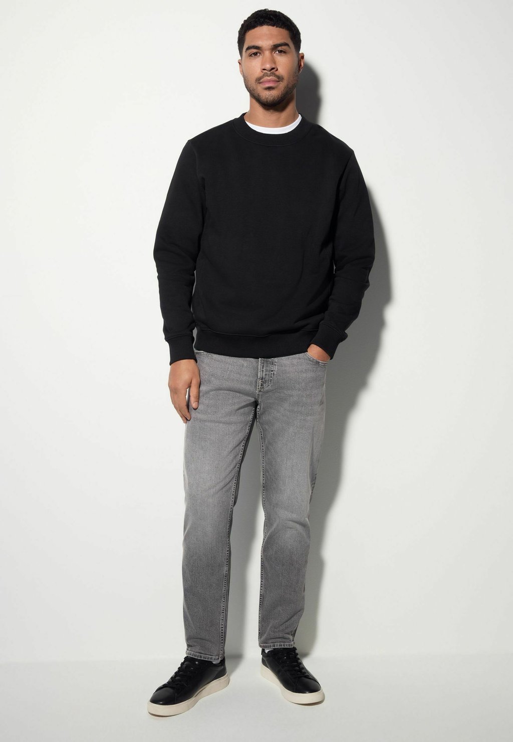 Джинсы облегающего кроя AUTHENTIC Next, серый
Джинсы облегающего кроя AUTHENTIC Next, серый