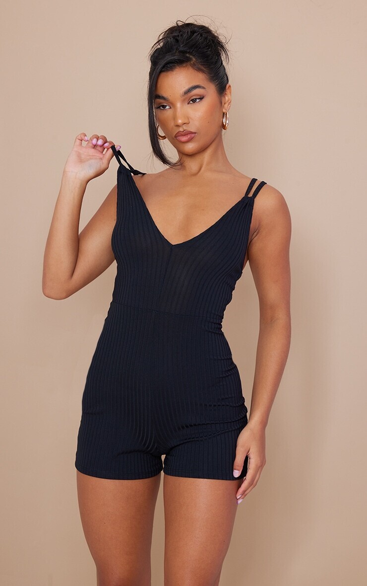 PrettyLittleThing Черный комбинезон с глубоким вырезом в рубчик и двумя бретелями
PrettyLittleThing Черный комбинезон с глубоким вырезом в рубчик и двумя бретелями
