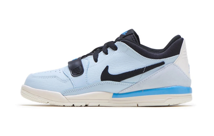 Детские баскетбольные кроссовки Jordan Legacy 312 BP
Детские баскетбольные кроссовки Jordan Legacy 312 BP