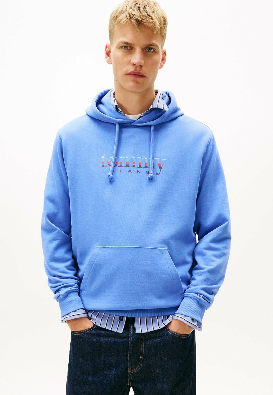 Толстовка Tommy Jeans DNA PLAY , Light Horizon Blue/Blue
Толстовка Tommy Jeans DNA PLAY , Light Horizon Blue/Blue
