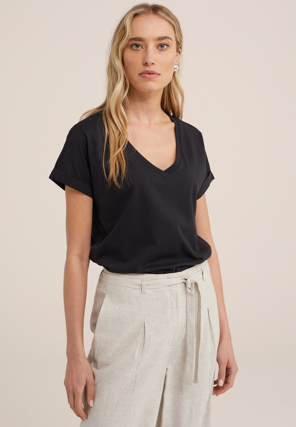 Футболка базовая WE Fashion, цвет black
Футболка базовая WE Fashion, цвет black