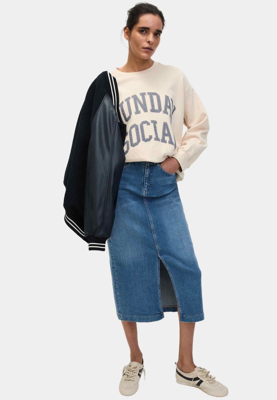 Юбка Marks & Spencer MIDI, Medium Indigo/Mottled Blue
Юбка Marks & Spencer MIDI, Medium Indigo/Mottled Blue