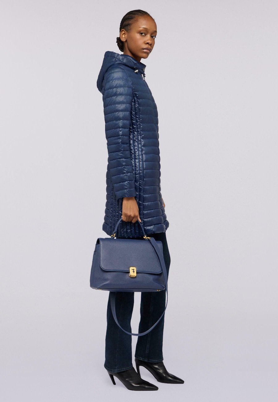 Сумка Trussardi CAMEO, Blue Genoa/Dark Blue
Сумка Trussardi CAMEO, Blue Genoa/Dark Blue