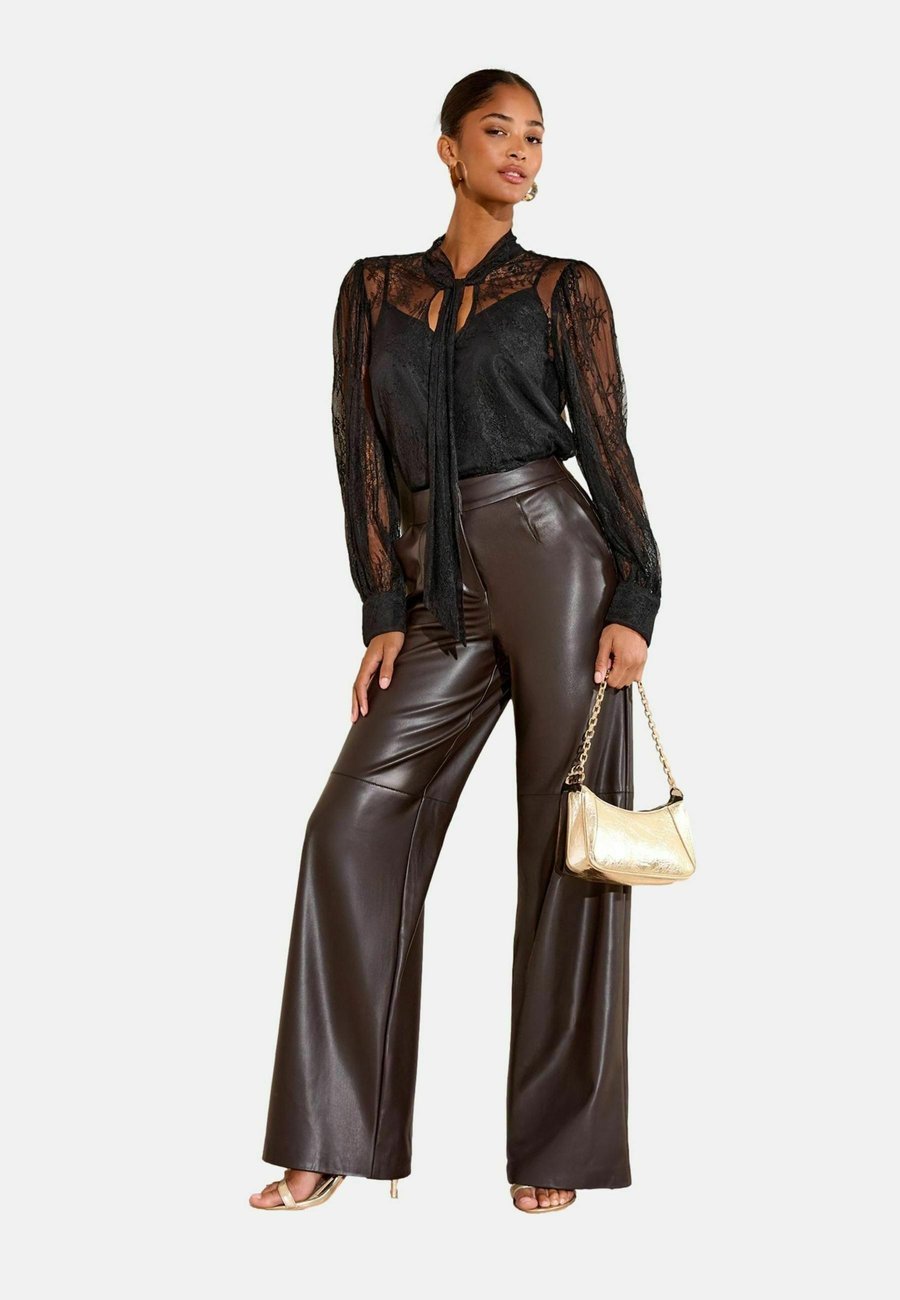 Блуза Friends Like These REGULAR FIT WITH TIE NECK DETAIL ., Black
Блуза Friends Like These REGULAR FIT WITH TIE NECK DETAIL ., Black