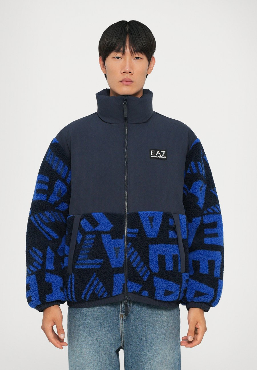 Куртка EA7 Emporio Armani MOUNTAIN JACKET LOGO, Blue
Куртка EA7 Emporio Armani MOUNTAIN JACKET LOGO, Blue
