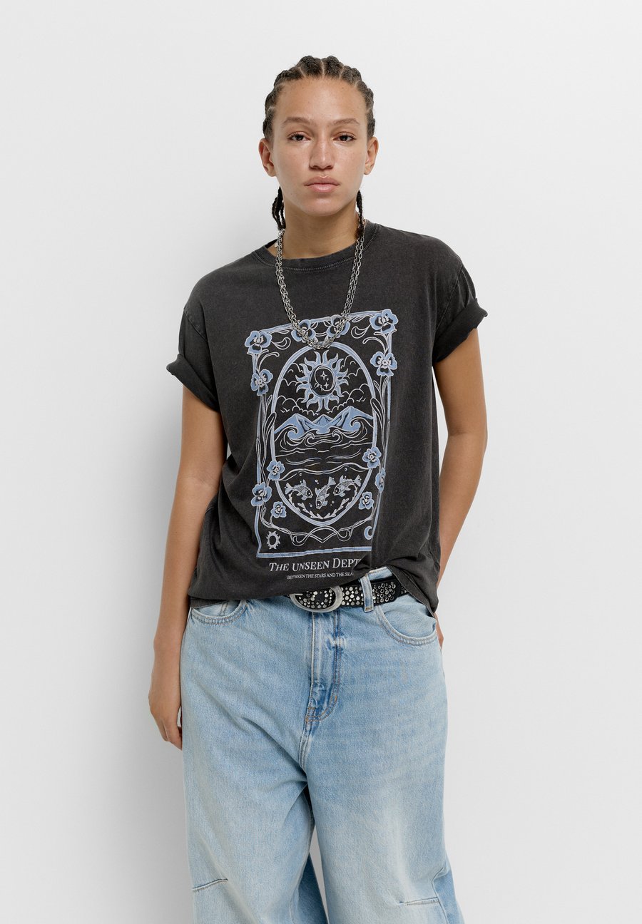 Футболка PULL&BEAR MOON GRAPHIC, Black
Футболка PULL&BEAR MOON GRAPHIC, Black