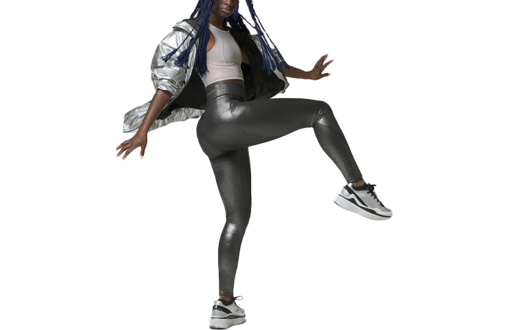 Спортивные брюки женские черные серебристые Adidas
Спортивные брюки женские черные серебристые Adidas