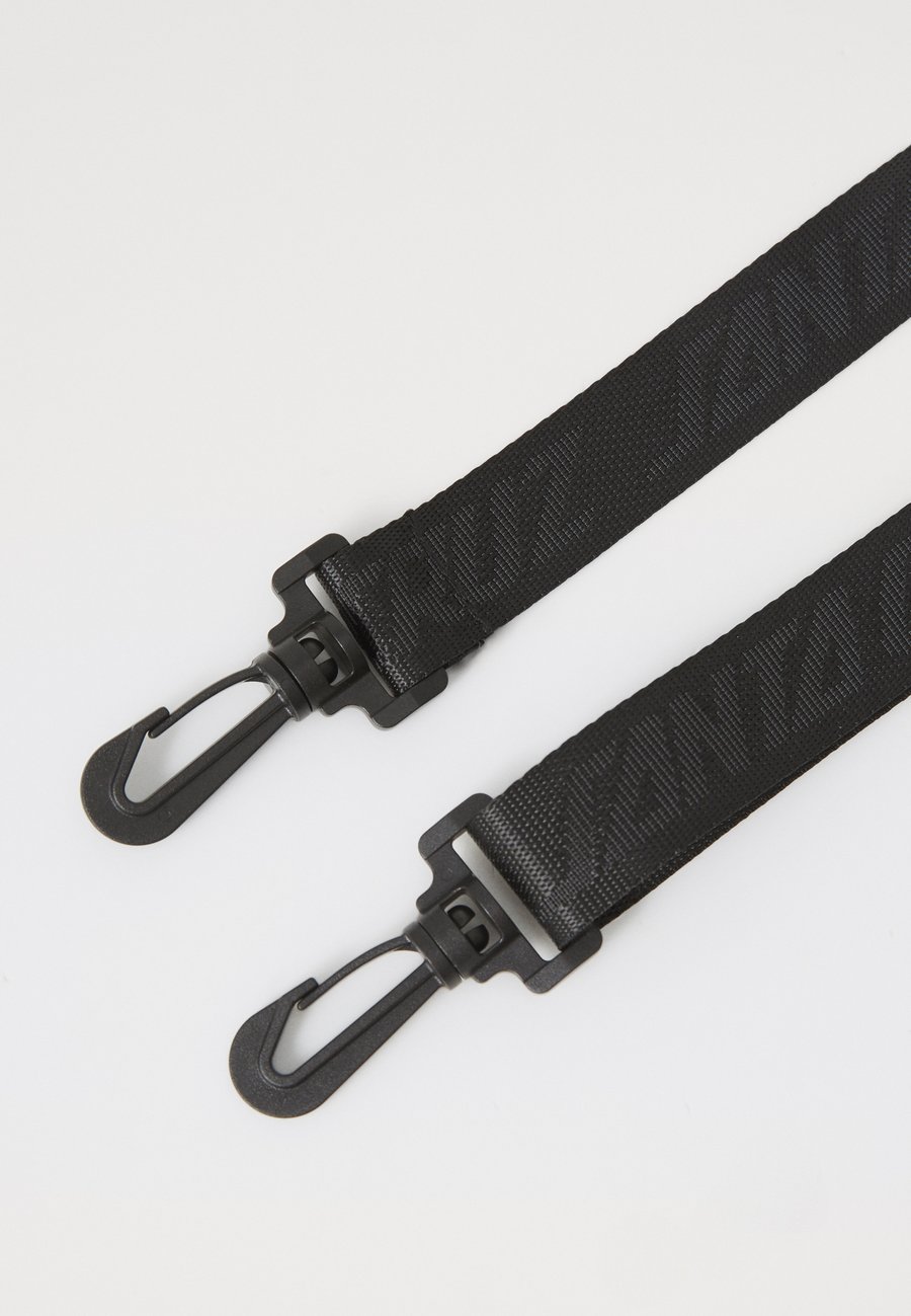 Сумка кросс-боди Santa Cruz ELDON SIDE BAG UNISEX, Black
Сумка кросс-боди Santa Cruz ELDON SIDE BAG UNISEX, Black