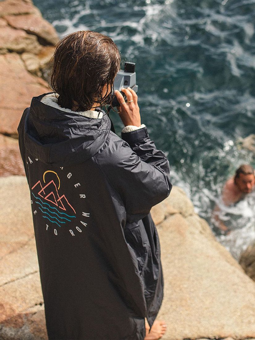 Пеленальный халат унисекс для пассажиров Escapism, черный
Пеленальный халат унисекс для пассажиров Escapism, черный