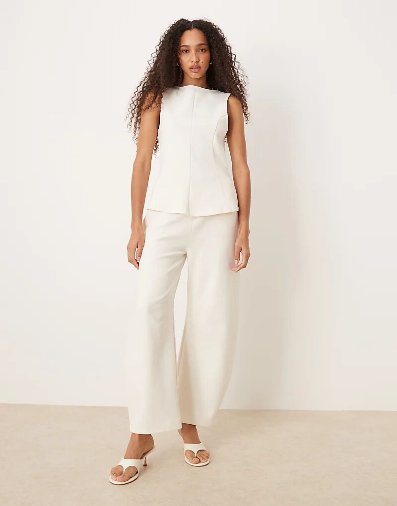 Спортивные брюки-бочонки ASOS DESIGN Interlock Coord цвета кокосового молока
Спортивные брюки-бочонки ASOS DESIGN Interlock Coord цвета кокосового молока