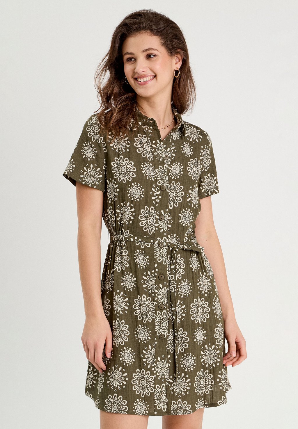 Платье-рубашка GERADES Cache Cache, хаки
Платье-рубашка GERADES Cache Cache, хаки