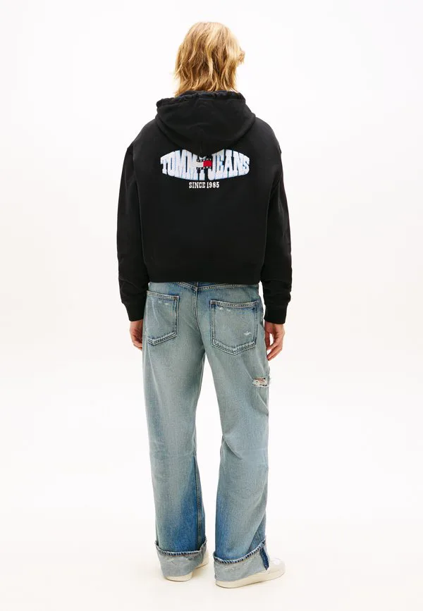 Толстовка с капюшоном и завязками из махровой ткани с волнистым флагом Tommy Jeans, Black, Черный, Толстовка с капюшоном и завязками из махровой ткани с волнистым флагом Tommy Jeans, Black
Толстовка с капюшоном и завязками из махровой ткани с волнистым флагом Tommy Jeans, Black, Черный, Толстовка с капюшоном и завязками из махровой ткани с волнистым флагом Tommy Jeans, Black
