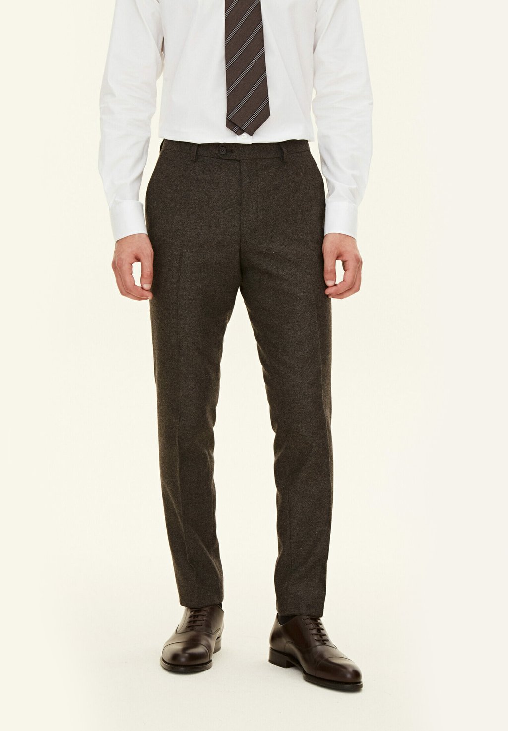 Элегантные брюки DENZ Oscar Jacobson, темно-коричневый
Элегантные брюки DENZ Oscar Jacobson, темно-коричневый