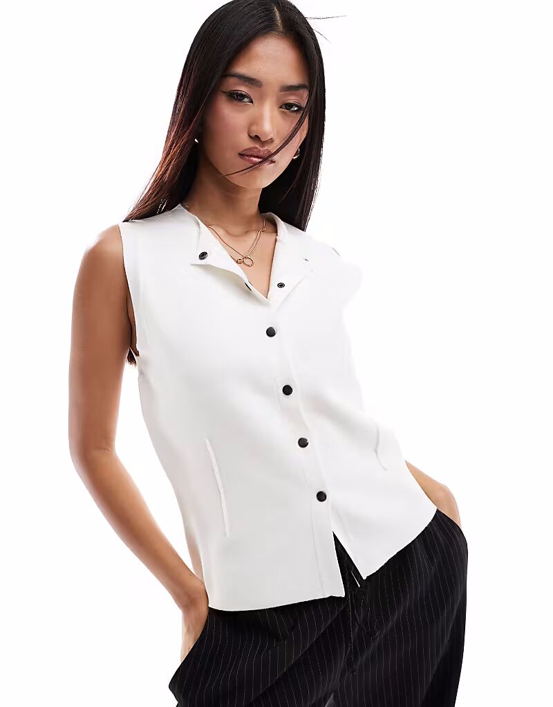 Удлиненный приталенный жилет ASOS DESIGN с декоративными швами белого цвета
Удлиненный приталенный жилет ASOS DESIGN с декоративными швами белого цвета