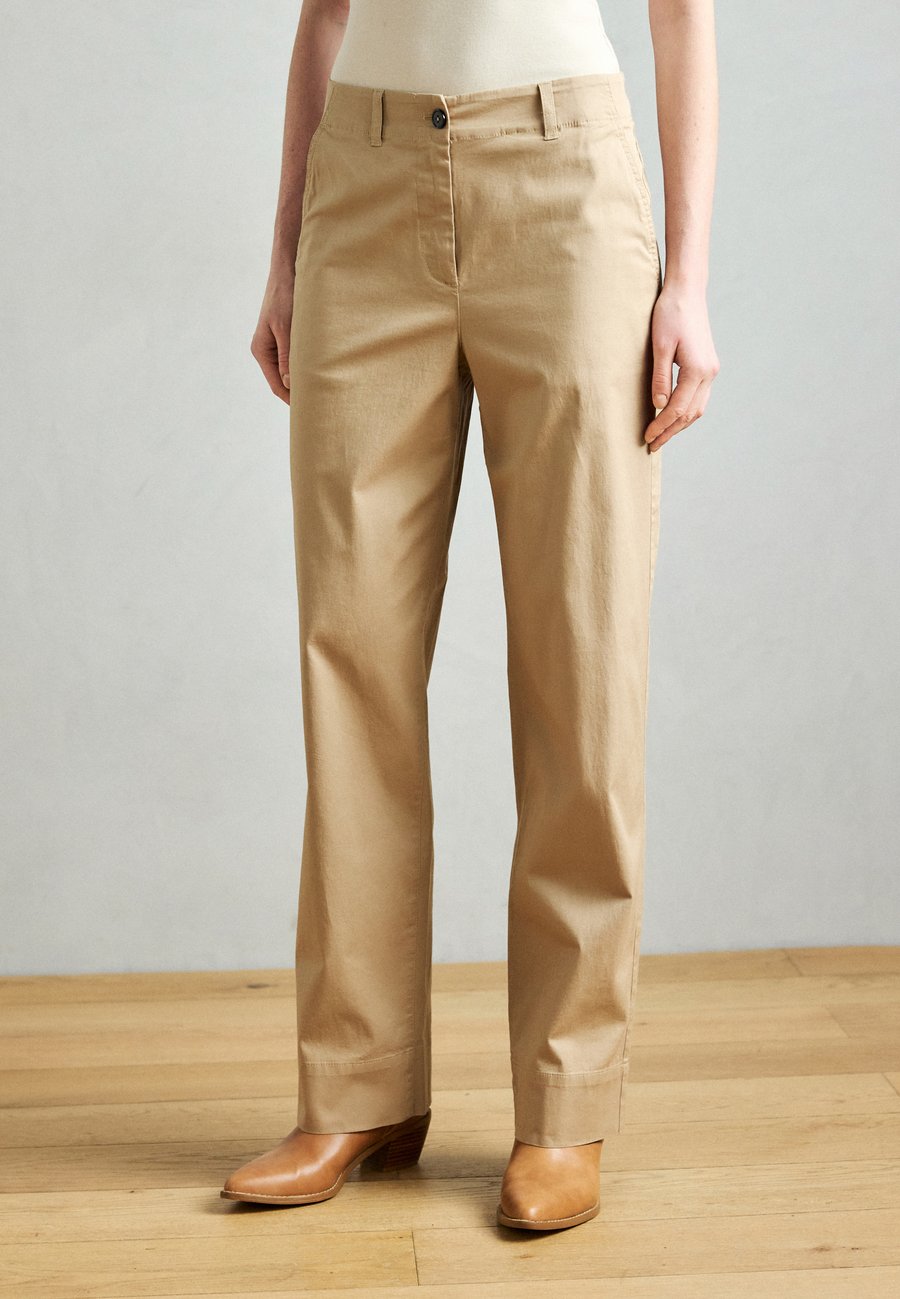 Брюки Marc O'Polo PANTS WIDE LEG MEDIUM WAIST, FULL LENGTH, Tall Teak/Beige
Брюки Marc O'Polo PANTS WIDE LEG MEDIUM WAIST, FULL LENGTH, Tall Teak/Beige