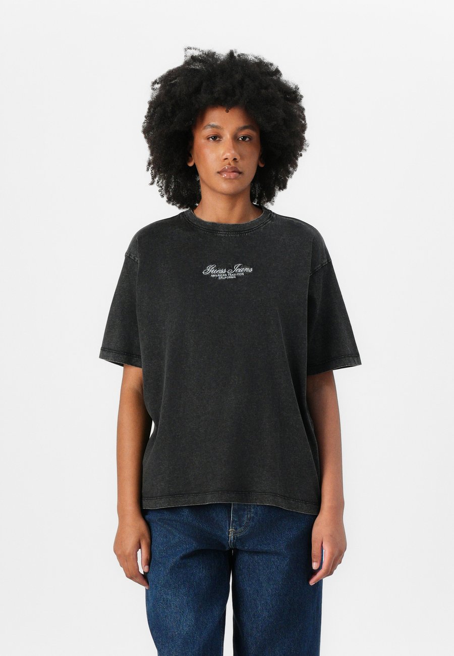 Футболка Guess Jeans SCRIPT TEE, Jet Black /Black, Черный, Футболка Guess Jeans SCRIPT TEE, Jet Black /Black
Футболка Guess Jeans SCRIPT TEE, Jet Black /Black, Черный, Футболка Guess Jeans SCRIPT TEE, Jet Black /Black