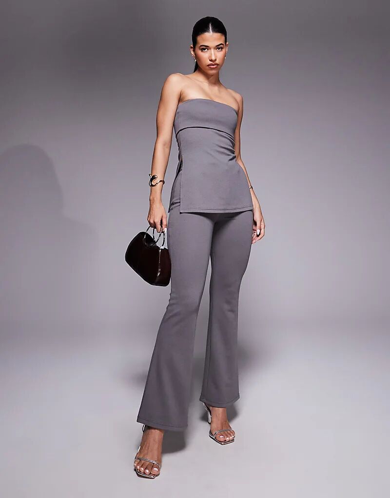 Узкие расклешенные брюки из трикотажного твила ASOS DESIGN темно-серого цвета
Узкие расклешенные брюки из трикотажного твила ASOS DESIGN темно-серого цвета