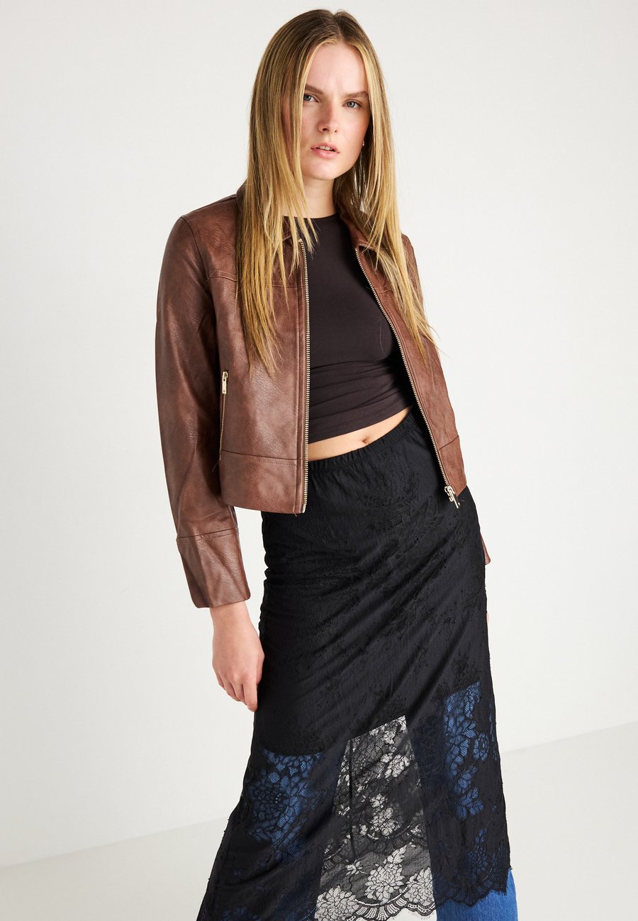 Юбка Gina Tricot SKIRT, Black /Black
Юбка Gina Tricot SKIRT, Black /Black