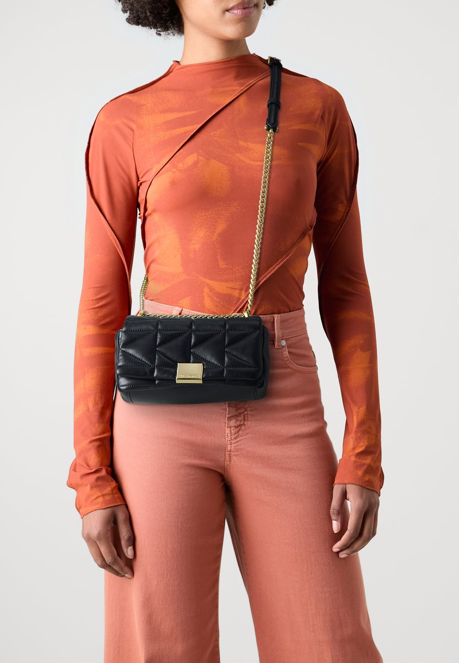 Сумка кросс-боди KARL LAGERFELD SMALL K/KUILT, Black
Сумка кросс-боди KARL LAGERFELD SMALL K/KUILT, Black