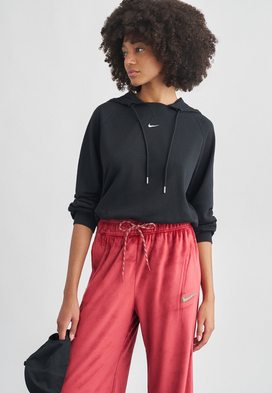 Худи Nike Sportswear CHILL HOODY, Black/Sail/Black
Худи Nike Sportswear CHILL HOODY, Black/Sail/Black