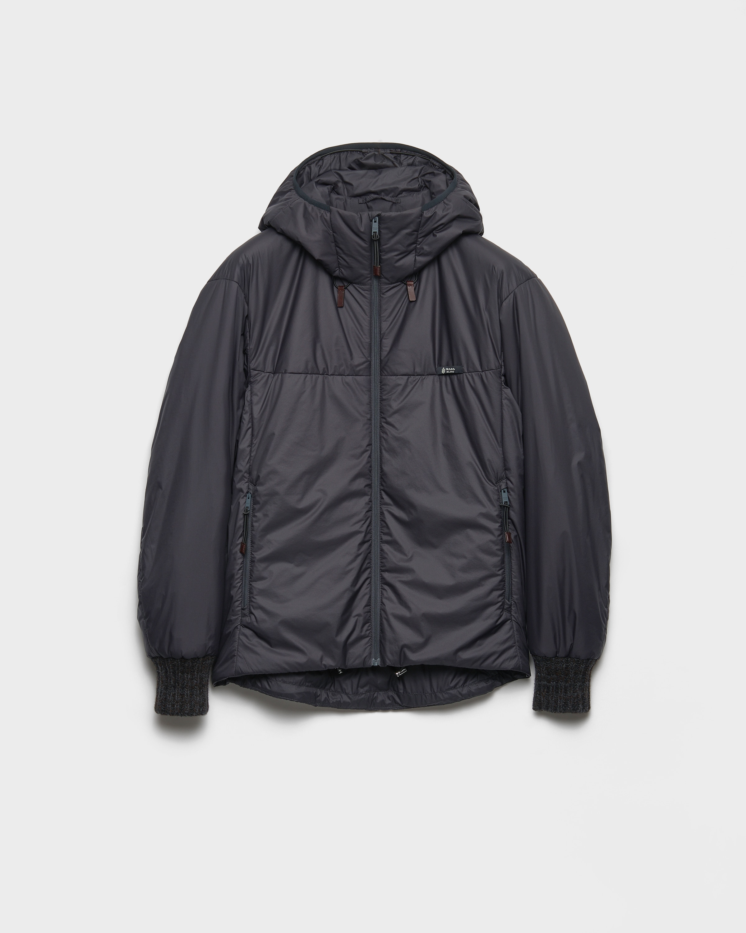 Куртка из технической ткани Prada, асфальтово-серый
Куртка из технической ткани Prada, асфальтово-серый