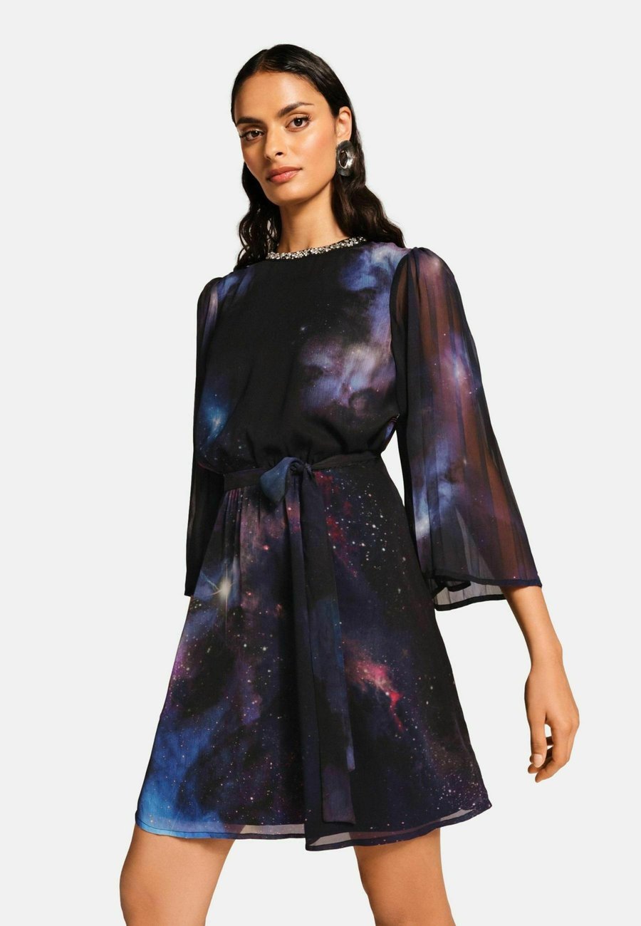 Платье Love & Roses Day dress, Navy Galactical/Purple
Платье Love & Roses Day dress, Navy Galactical/Purple