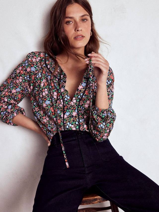 Джерси топ Georgia с цветочным принтом и сборкой Boden, Navy/Multi
Джерси топ Georgia с цветочным принтом и сборкой Boden, Navy/Multi