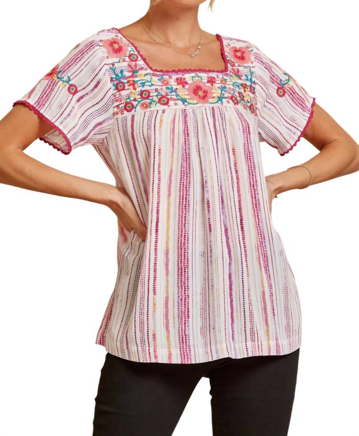 Вышитый топ Babydoll цвета слоновой кости и пурпурного цвета ANDREE BY UNIT
Вышитый топ Babydoll цвета слоновой кости и пурпурного цвета ANDREE BY UNIT