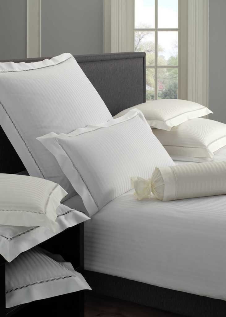 Элегантный атласный чехол Mako индивидуально White House 2280 цвет белый 40/15 см Elegante
Элегантный атласный чехол Mako индивидуально White House 2280 цвет белый 40/15 см Elegante