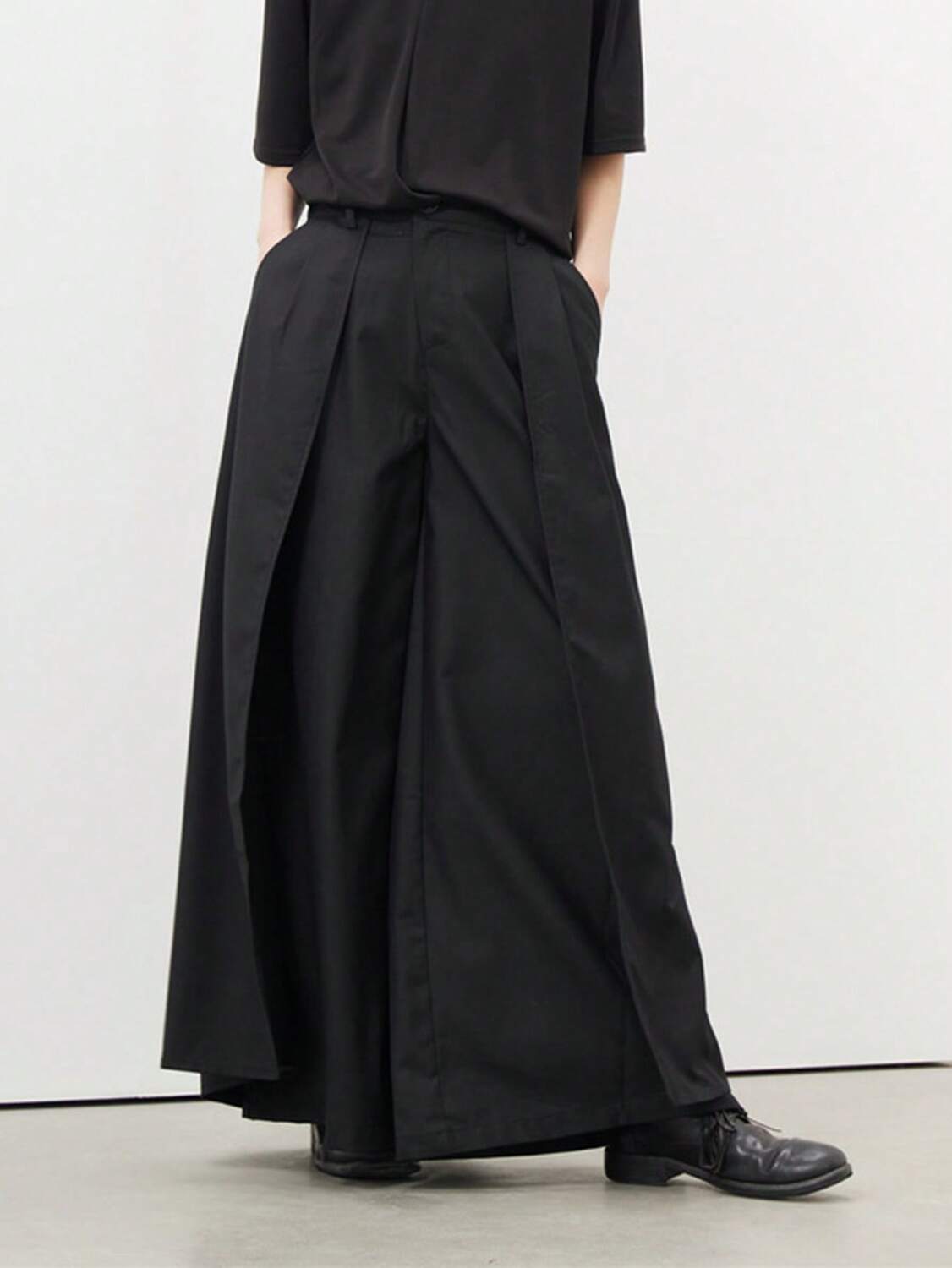 Мужские широкие брюки Hypemode с пуговицами спереди и боковыми карманами Manfinity, черный 
Мужские широкие брюки Hypemode с пуговицами спереди и боковыми карманами Manfinity, черный