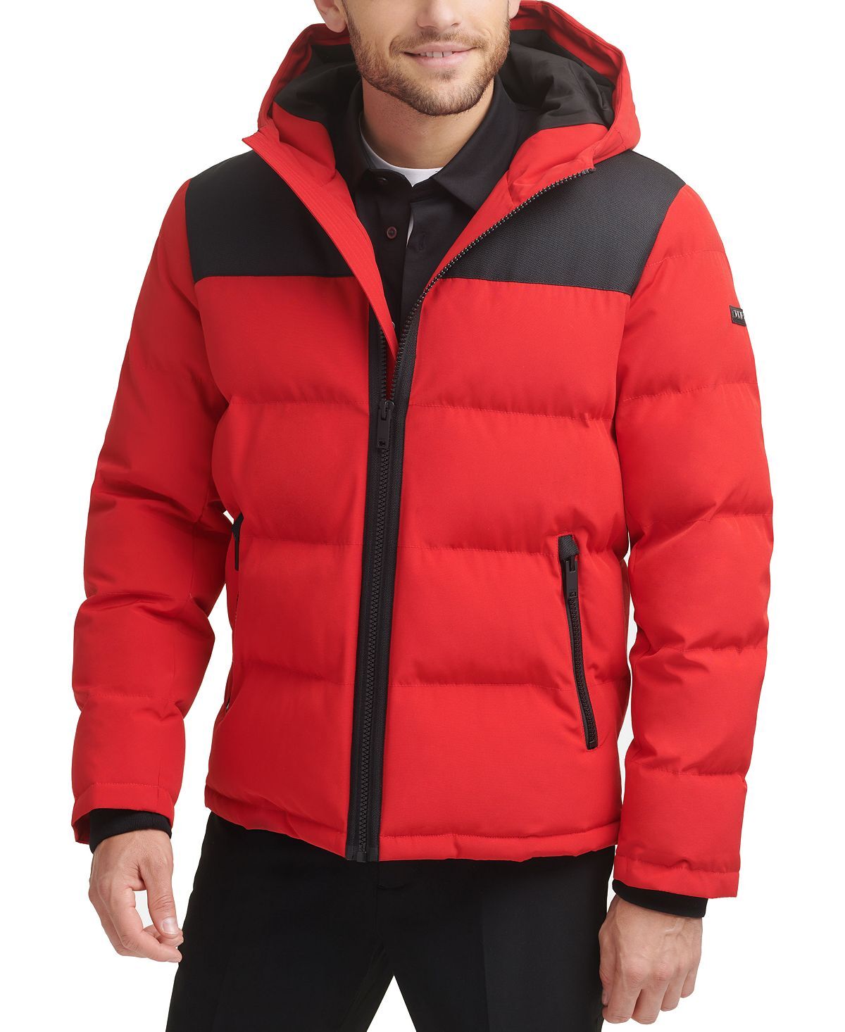 Мужской пуховик из смешанной техники DKNY
Мужской пуховик из смешанной техники DKNY