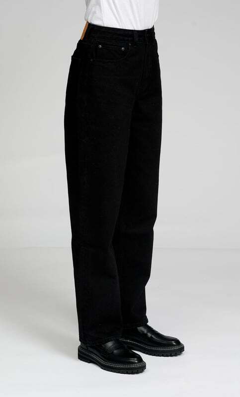 Свободные джинсы оригинального исполнения выполнены из денима Teeshoppen, черный
Свободные джинсы оригинального исполнения выполнены из денима Teeshoppen, черный