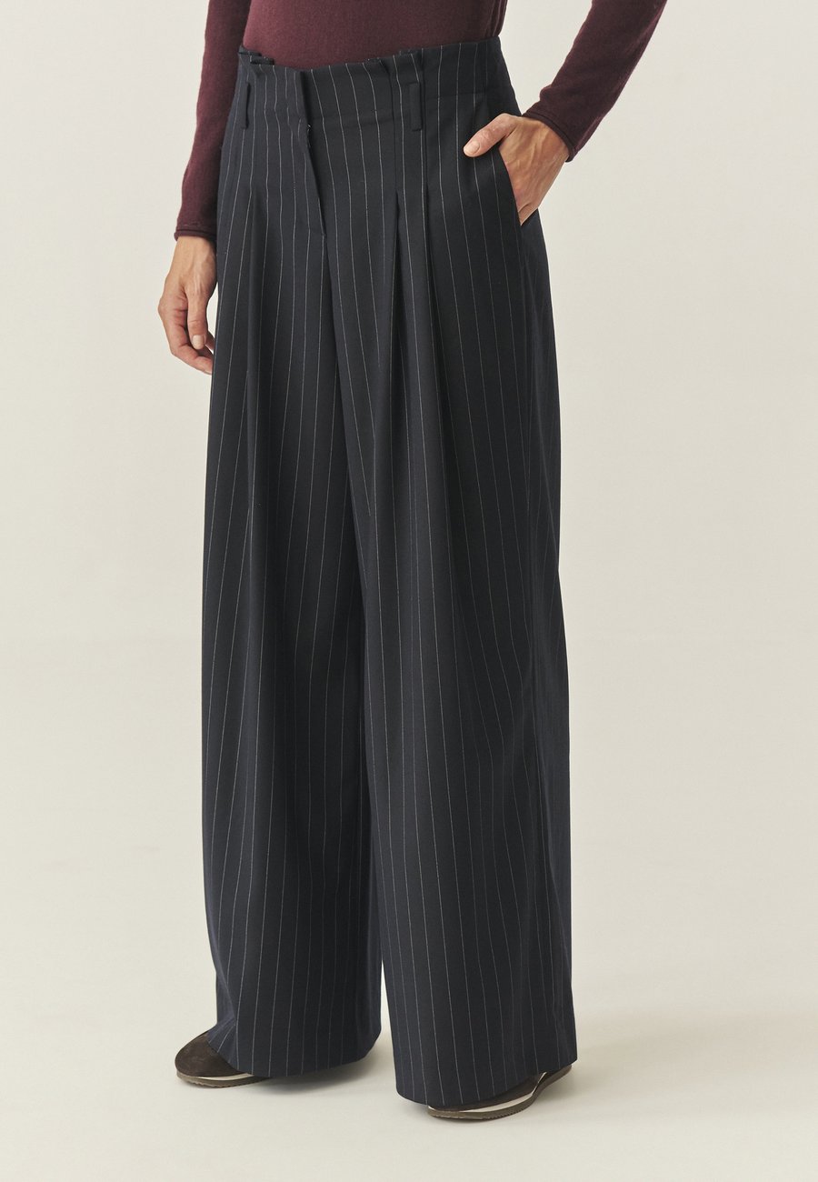 Брюки TATUUM NEW YORK , Navy Blue/Dark Blue
Брюки TATUUM NEW YORK , Navy Blue/Dark Blue