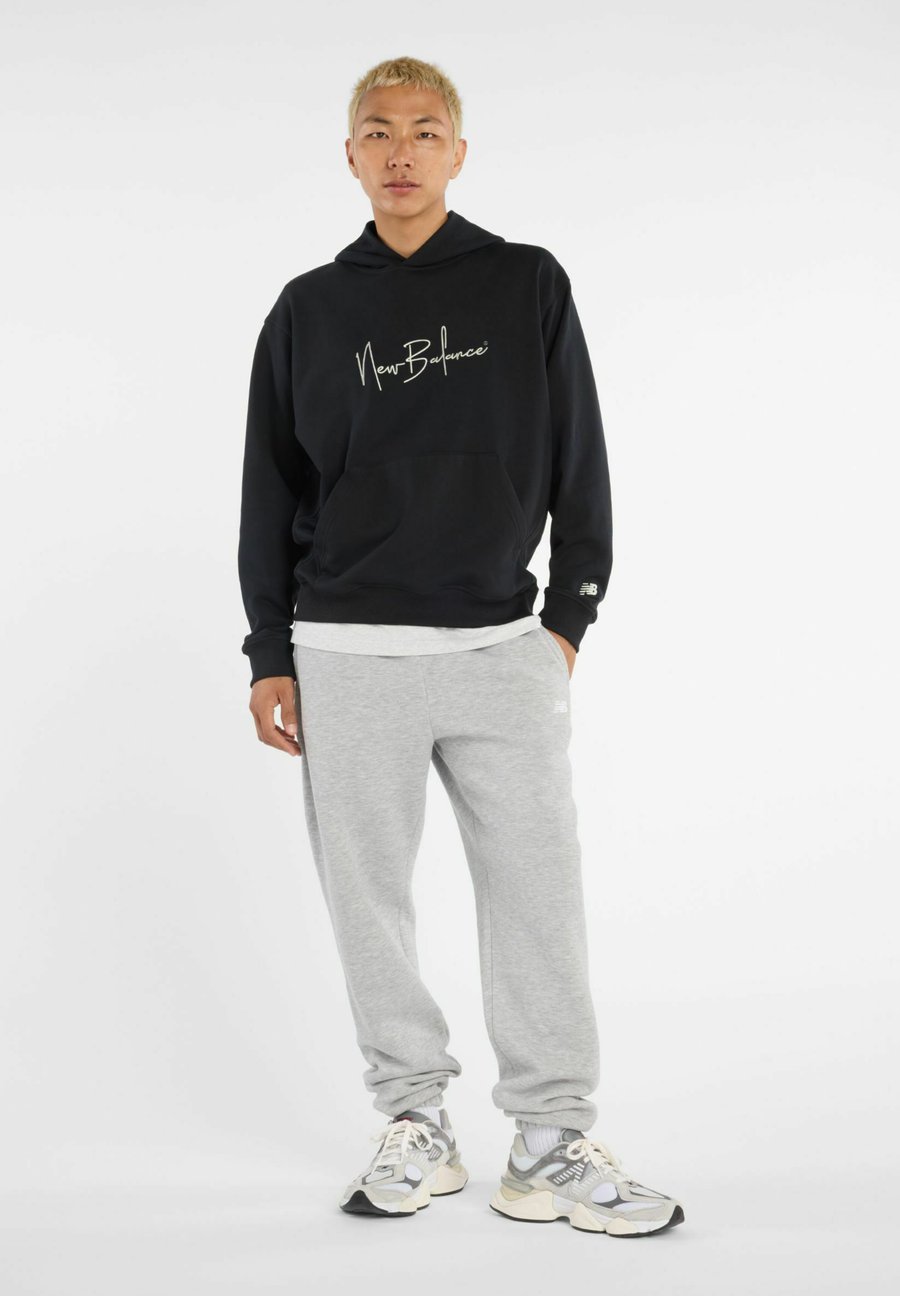 Худи New Balance ATHLETICS SIGNATURE , Black/Mottled Black
Худи New Balance ATHLETICS SIGNATURE , Black/Mottled Black