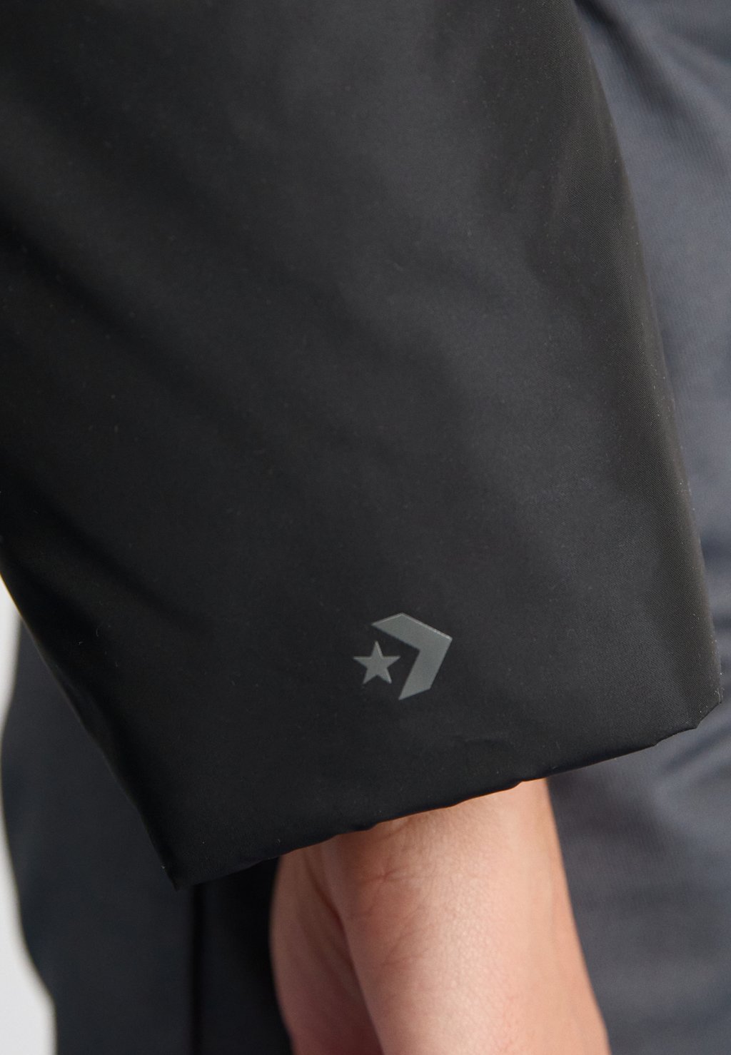 Зимняя куртка IRIDESCENT SUPER PUFFER Converse, черный
Зимняя куртка IRIDESCENT SUPER PUFFER Converse, черный