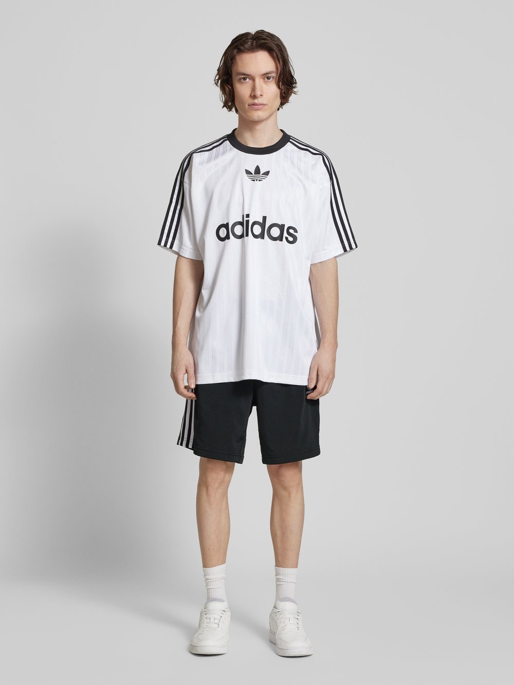 Шорты свободного кроя с карманами на молнии, модель «FBIRD» adidas Originals, черный
Шорты свободного кроя с карманами на молнии, модель «FBIRD» adidas Originals, черный