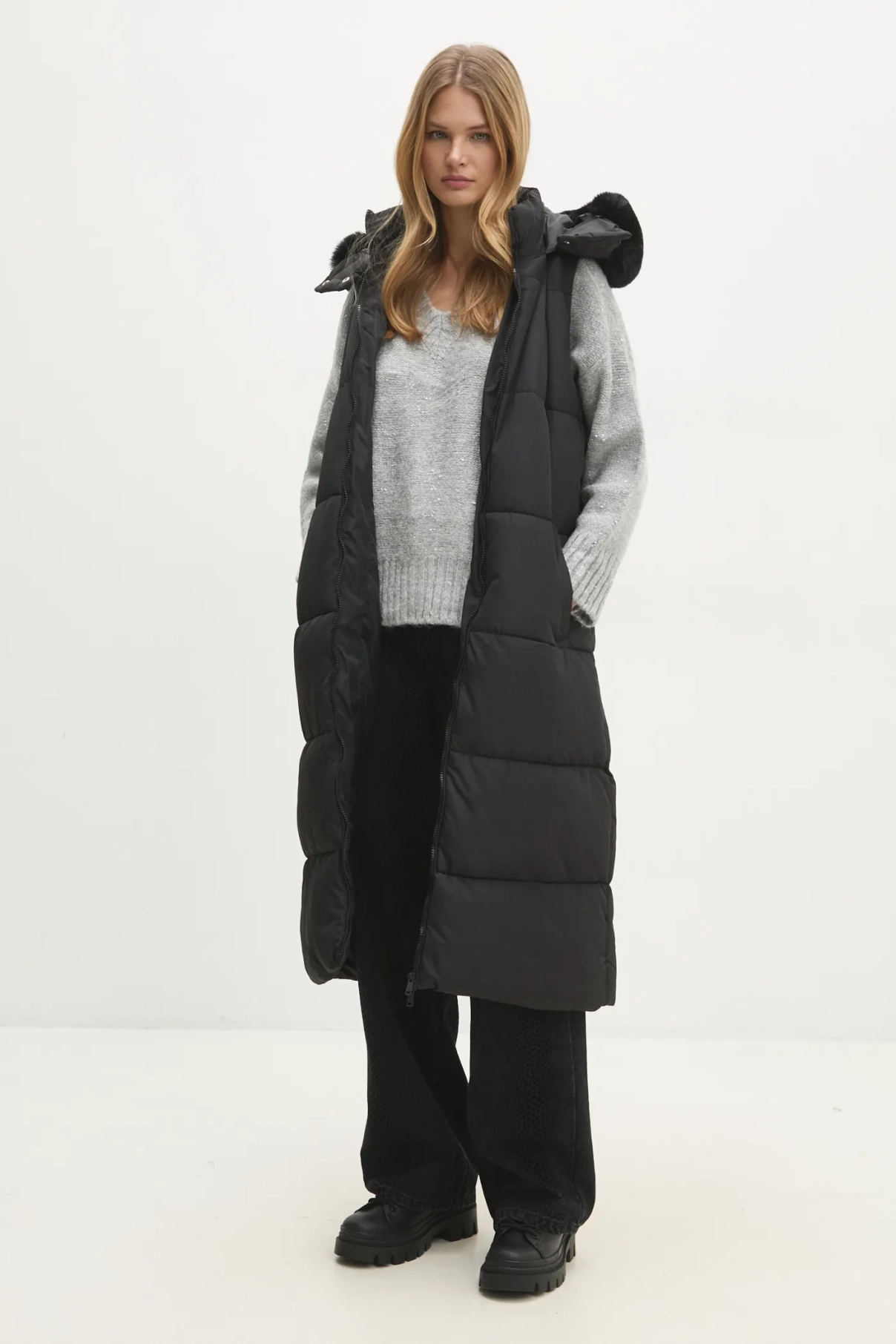 Без рукавов Answear Lab, черный
Без рукавов Answear Lab, черный