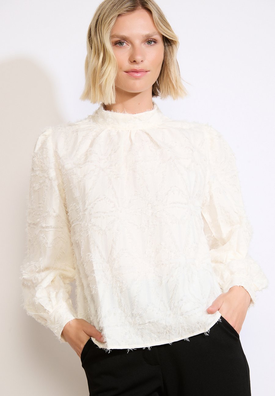 Блуза LolaLiza FRINGED JACQUARD, Vanilla White/White
Блуза LolaLiza FRINGED JACQUARD, Vanilla White/White