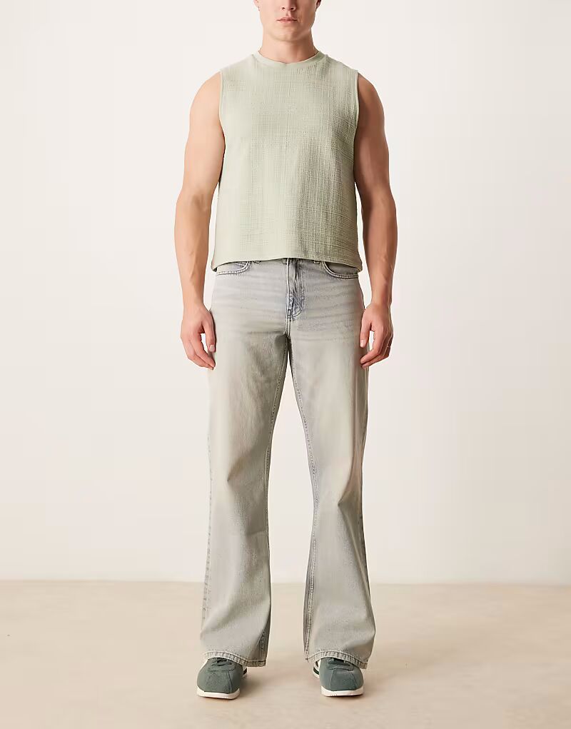 Джинсы ASOS DESIGN с винтажным оттенком, расклешенные, светло-голубого цвета
Джинсы ASOS DESIGN с винтажным оттенком, расклешенные, светло-голубого цвета