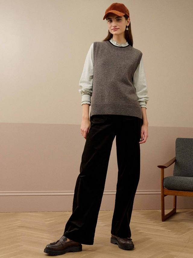 Безрукавка из ламской шерсти с круглым вырезом Brora, Otter
Безрукавка из ламской шерсти с круглым вырезом Brora, Otter