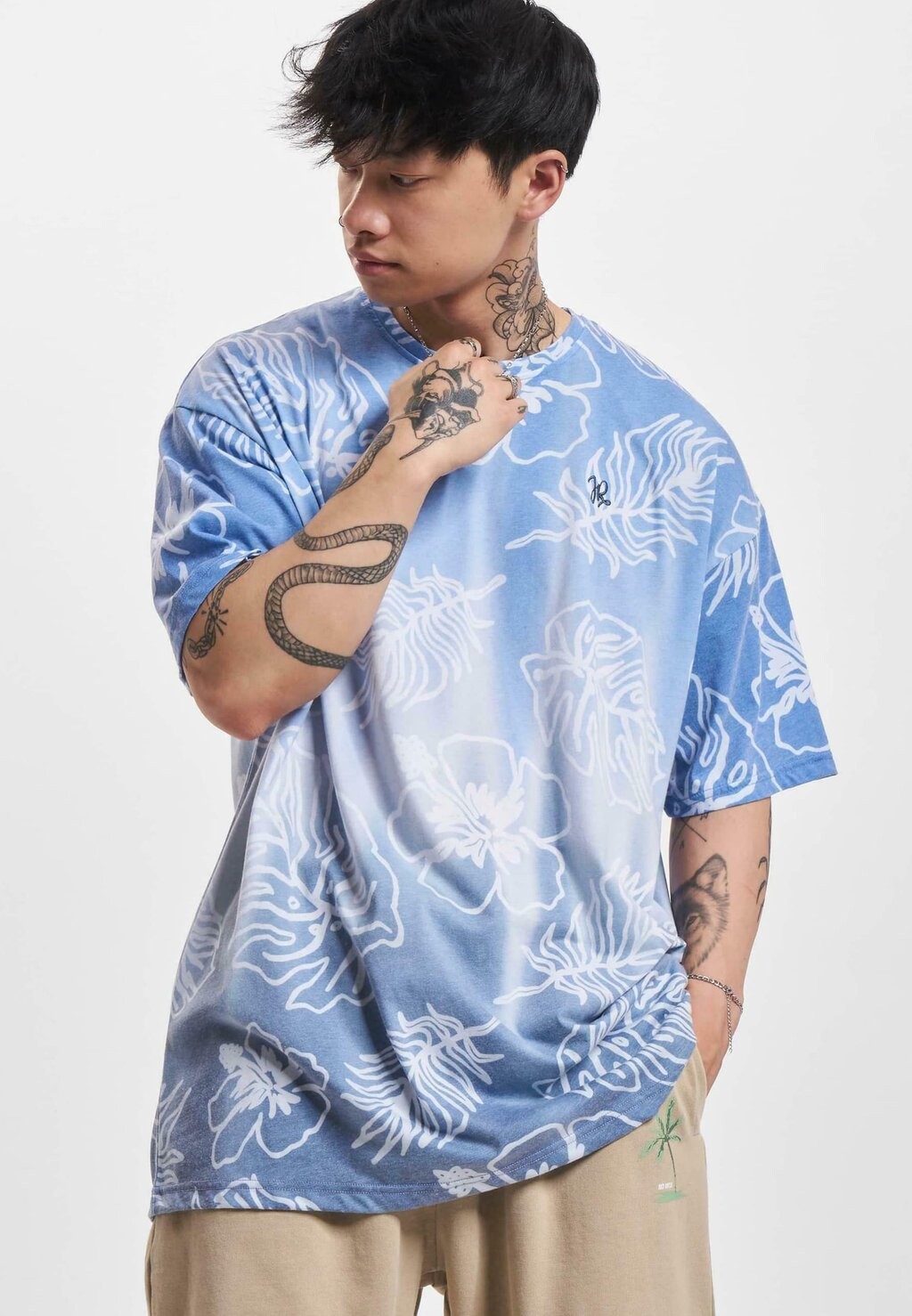 Футболка с набивным рисунком Just Rhyse, синяя
Футболка с набивным рисунком Just Rhyse, синяя