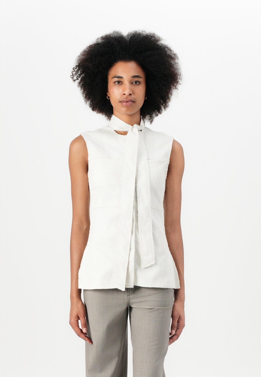 Блуза BLANCHE NUVOLA, Ecru/Off-White
Блуза BLANCHE NUVOLA, Ecru/Off-White