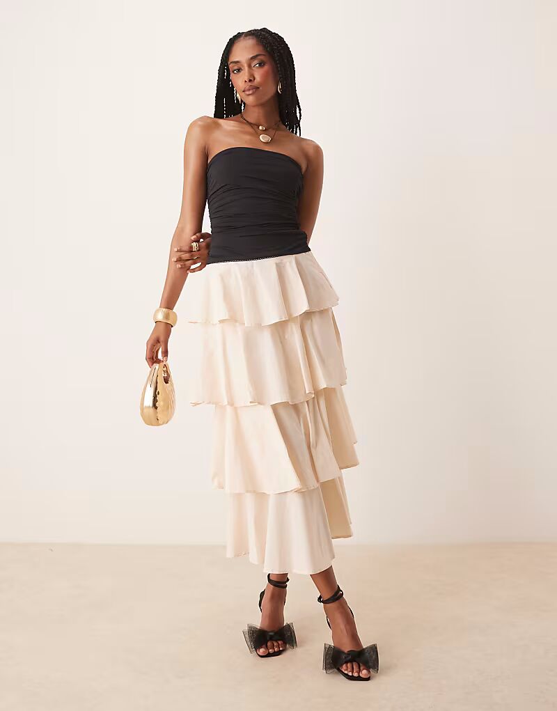 Многоярусное платье-бандо мидакси Nia Mathilda цвета экрю и черного цвета 
Многоярусное платье-бандо мидакси Nia Mathilda цвета экрю и черного цвета