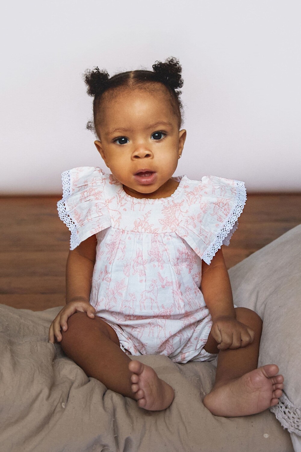 Детский комбинезон из хлопкового муслина The Little Tailor, розовый
Детский комбинезон из хлопкового муслина The Little Tailor, розовый