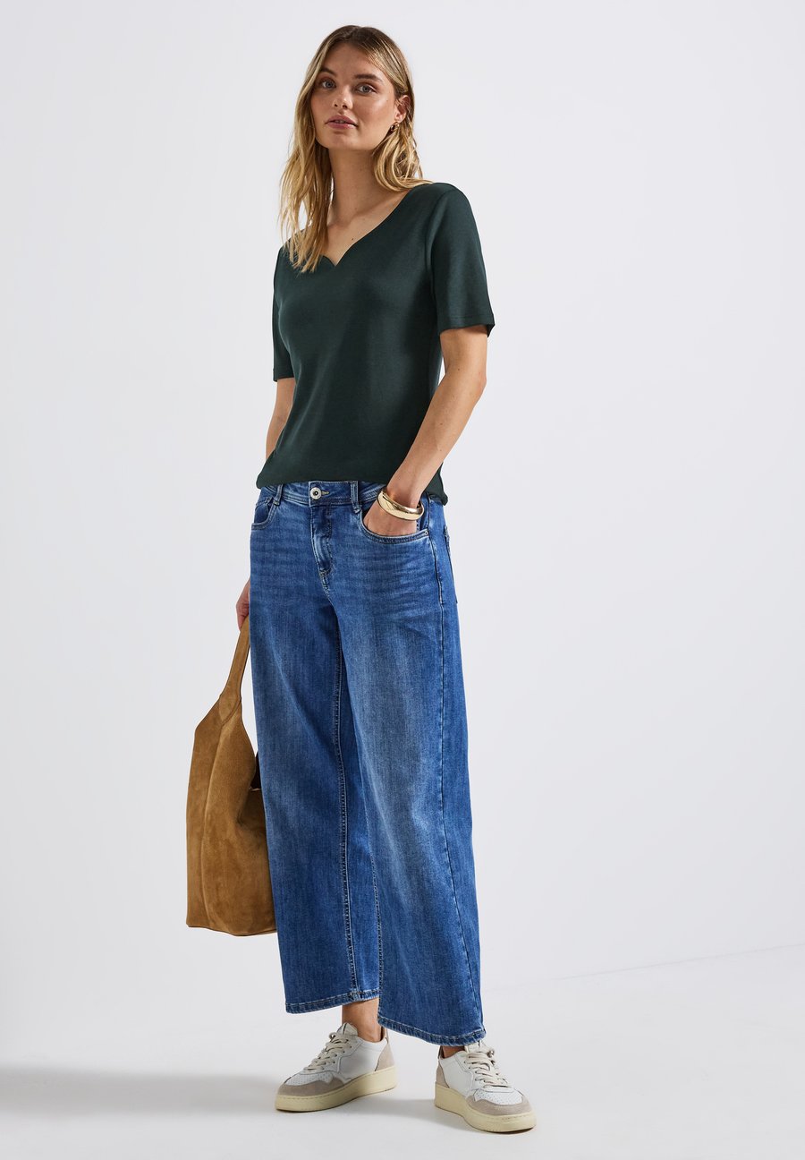 Футболка Street One MIT HERZAUSSCHNITT, Grün/Dark Green, Зеленый, Футболка Street One MIT HERZAUSSCHNITT, Grün/Dark Green
Футболка Street One MIT HERZAUSSCHNITT, Grün/Dark Green, Зеленый, Футболка Street One MIT HERZAUSSCHNITT, Grün/Dark Green